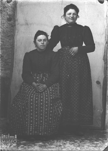 Val Brembana. Ritratto di due donne