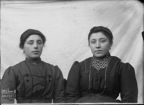 Val Brembana. Ritratto di due donne