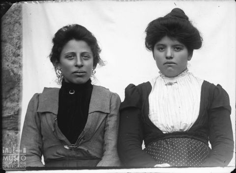 Val Brembana. Ritratto di due donne