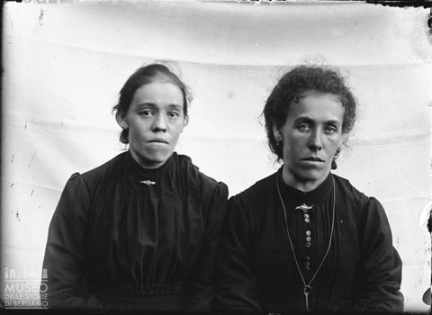 Val Brembana. Ritratto di due donne