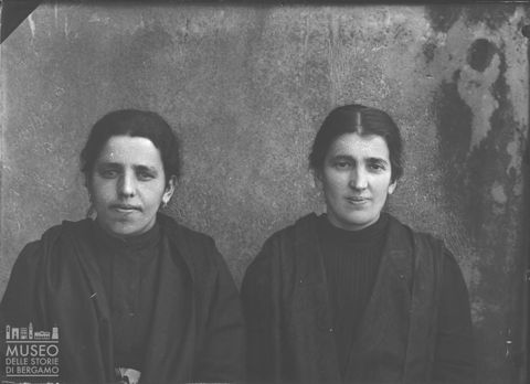 Val Brembana. Ritratto di due donne