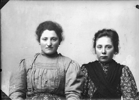 Val Brembana. Ritratto di due donne