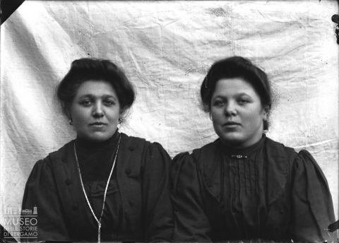 Val Brembana. Ritratto di due donne