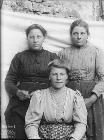 Val Brembana. Ritratto di tre donne