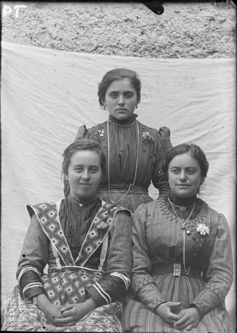 Piazzatorre. Ritratto di tre donne