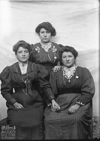 Val Brembana. Ritratto di tre donne
