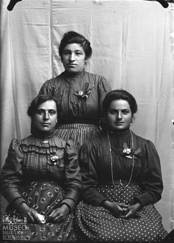 Val Brembana. Ritratto di tre donne