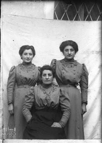Val Brembana. Ritratto di tre donne