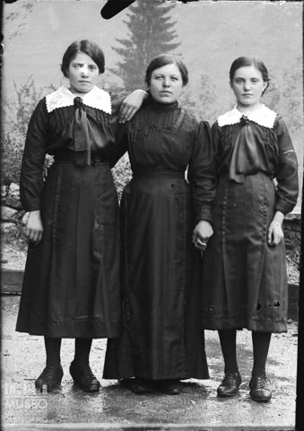 Val Brembana. Ritratto di tre donne