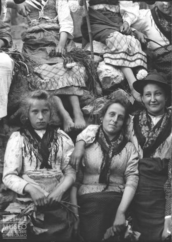 Val Brembana. Ritratto di tre donne