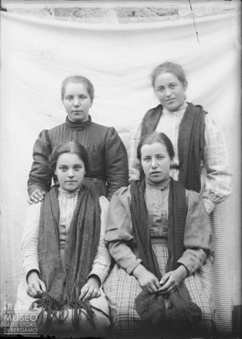 Val Brembana. Ritratto di quattro donne