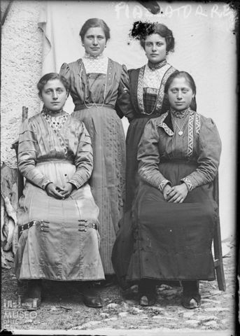 Piazzatorre. Ritratto di quattro donne