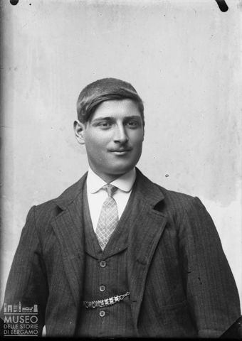 Piazza Brembana. Ritratto di giovane uomo