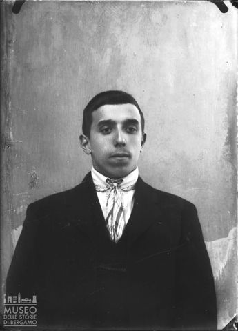 Piazza Brembana. Ritratto di giovane uomo