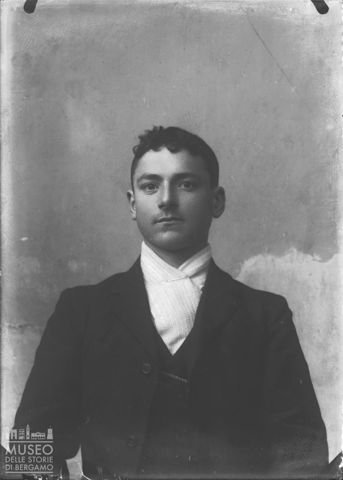 Piazza Brembana. Ritratto di giovane uomo