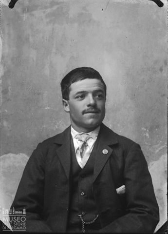 Piazza Brembana. Ritratto di giovane uomo