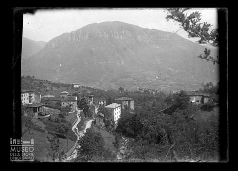 Veduta di due frazioni di Gaverina Terme: Piano e Gaverina