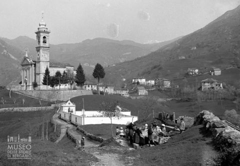 Pizzino, panorama con cimitero e lavatoio