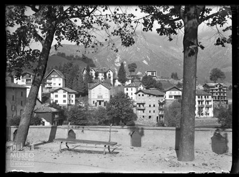 Oltre il Colle, Panorama con panchina