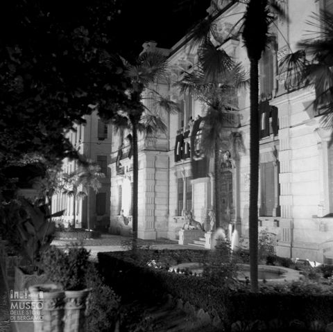 Municipio di Trescore, veduta notturna