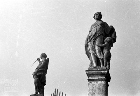Villa Terzi al Cantòn, statue di Diana e Minerva