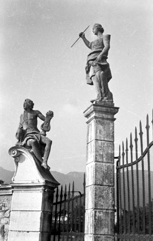 Villa Terzi al Cantòn, statue di Apollo e Diana