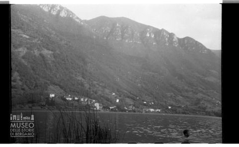 Centro abitato sul lago