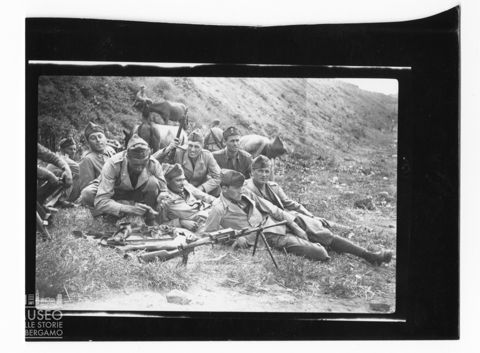 Gruppo di militari