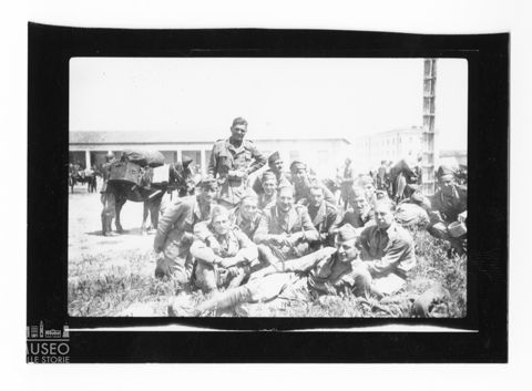 Gruppo di militari in posa