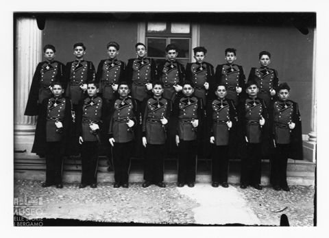 Ragazzi in divisa