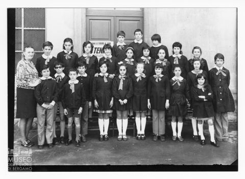 Foto di classe con l'insegnante