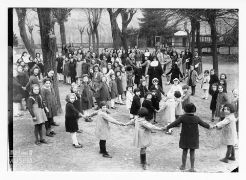 Bambini in girotondo