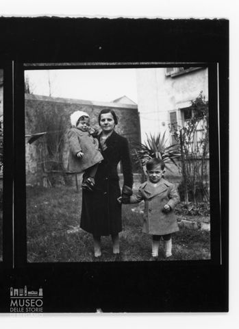 Ritratto di donna con bambini