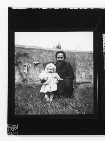 Ritratto di donna con bambina