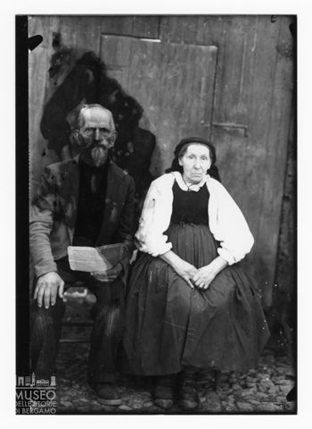 Ritratto di uomo e donna anziani