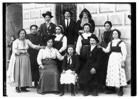 Ritratto di donne in costume