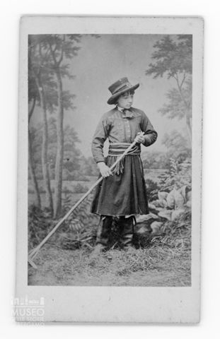 Ritratto di ragazzo polacco in costume tradizionale