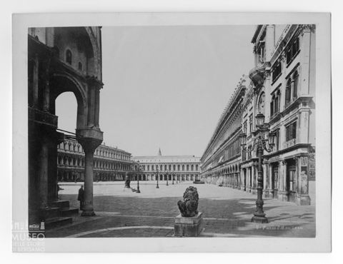 Piazza San Marco vista dal lato sinistro della Basilica