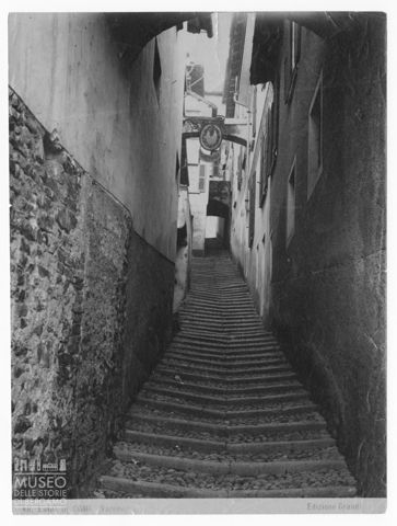 Strada con scalinata a Varenna, Lago di Como