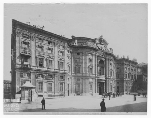 Veduta della facciata di Palazzo Carignano a Torino