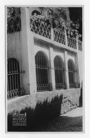 Scorcio di un antico palazzo di San Felice al Lago