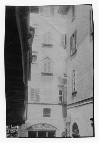 Scorcio di palazzo storico