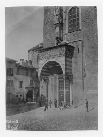 Basilica di Santa Maria Maggiore, Porta dei Leoni bianchi