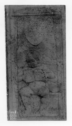 Bassorilievo con stemma di Bartolomeo Colleoni e putto