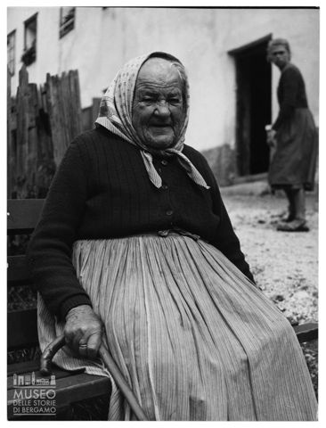 Ritratto di donna anziana