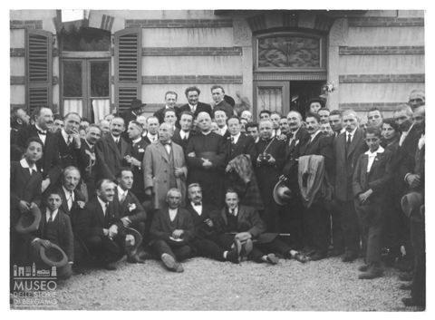 Don Clienze Bortolotti e lavoratori