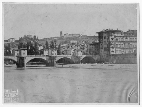 Veduta del Ponte alle Grazie a Firenze