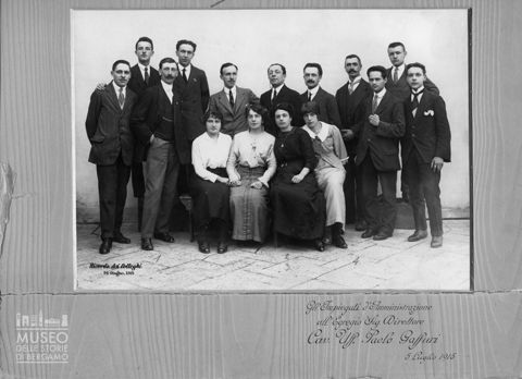 Ritratto degli impiegati d'amministrazione dell'Istituto Italiano d'Arti Grafiche di Bergamo