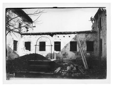 Chiostro del Pozzo. Esterno lato nord durante i lavori