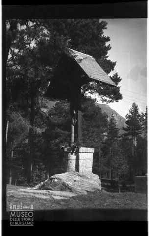 Crocifisso nel bosco